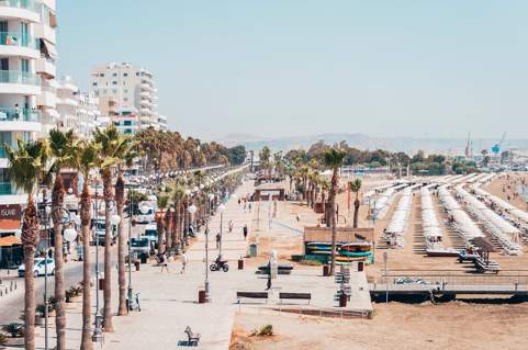 Larnaca és Nicosia városnézés
