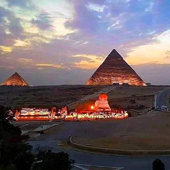 Látogatás a piramisok melletti fény és hang show-n